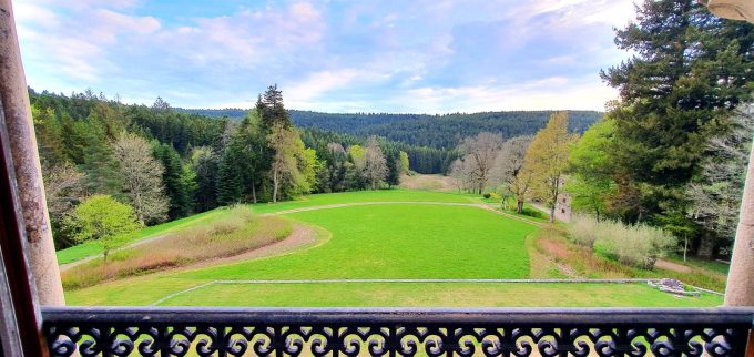 Château de Montivert, sa vue sur son parc et ses forêts