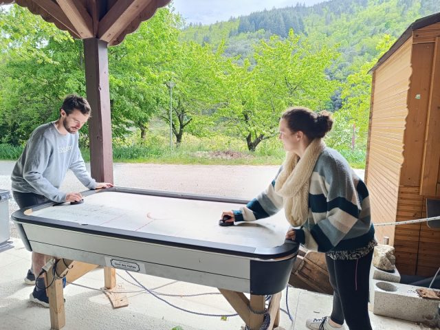 Quai des Haltes-Table de hockey en terrasse