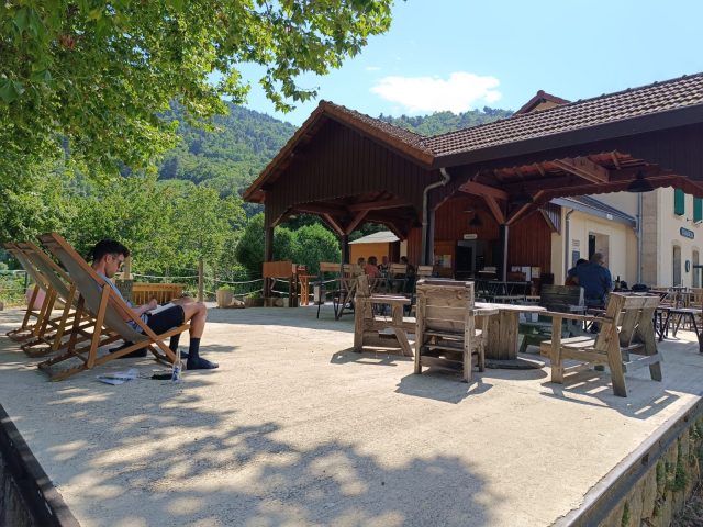 Quai – terrasse ambiance détente