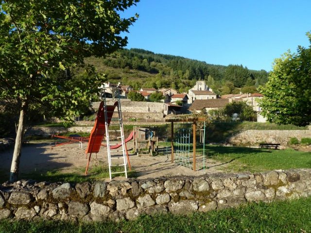 Aire de jeux et de pique nique au Plan d’eau